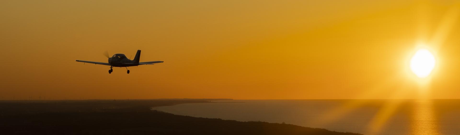 Slajd -2 - samolot na tle nieba